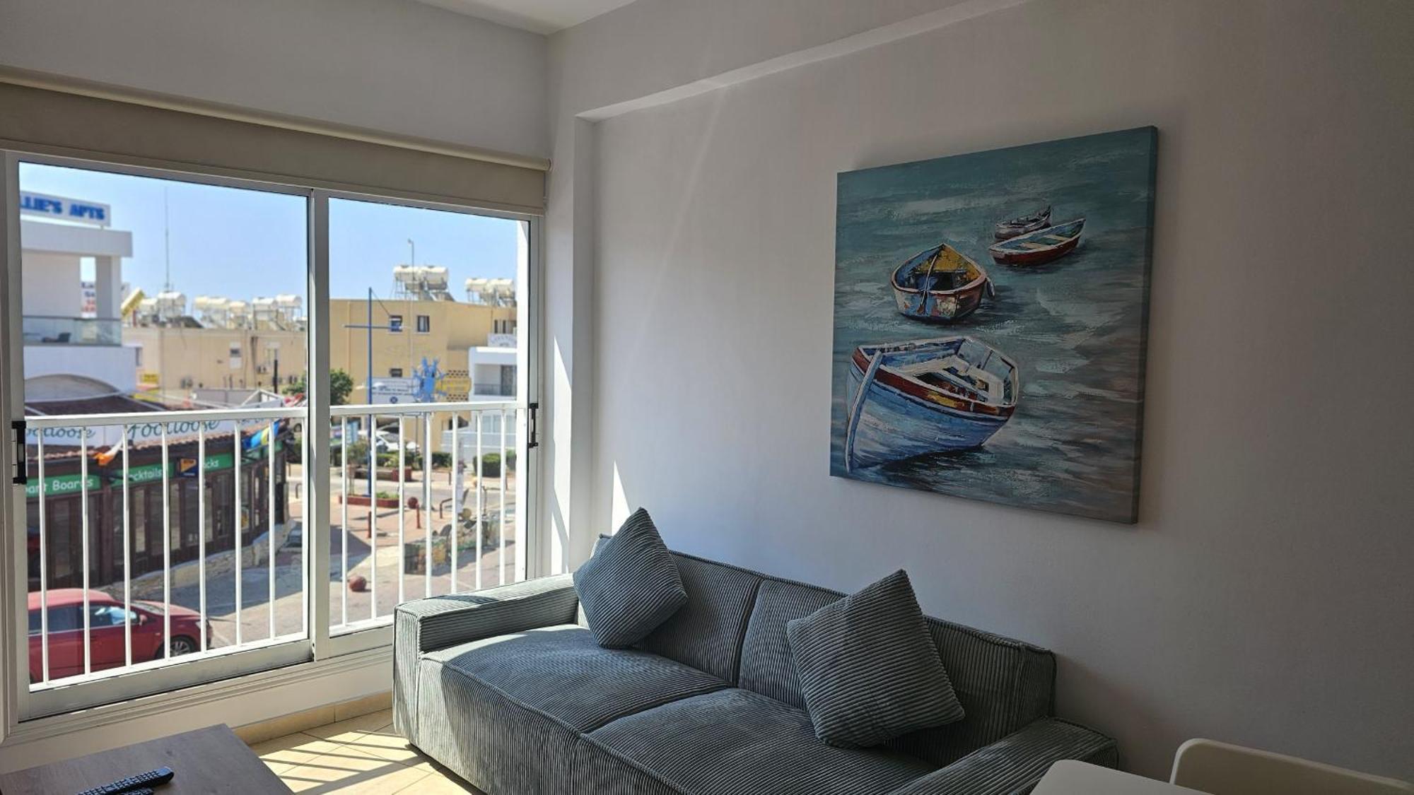 Sunny Honey Apartment *